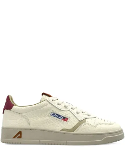 Autry Medalist Low-top Sneakers In Gold