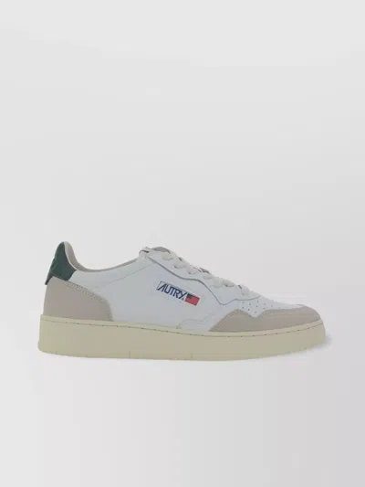Autry Medalist Low Top Sneakers In White
