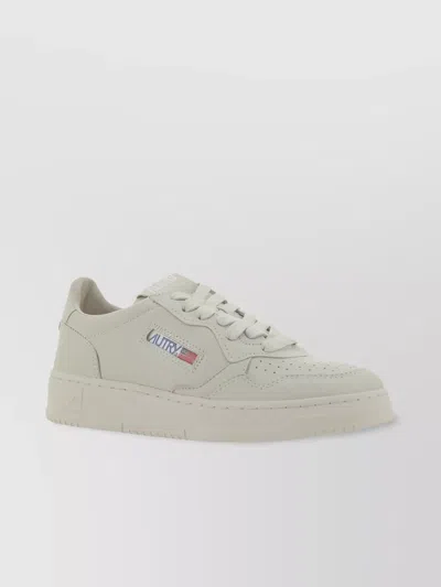 Autry Medalist Low Top Sneakers In Beige