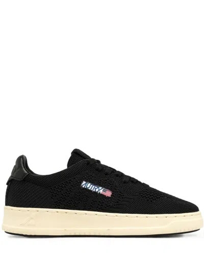 Autry Medalist Low-top Sneakers In Black