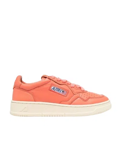 Autry Medalist Low-top Sneakers In Pink