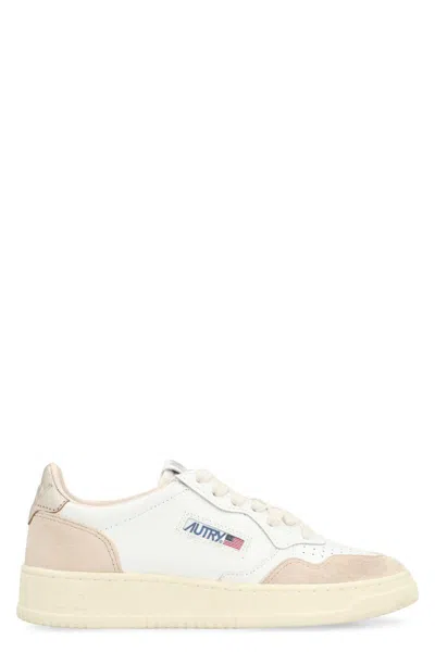 Autry Medalist Low-top Sneakers In Gold