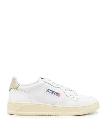 Autry Medalist Low-top Sneakers In White
