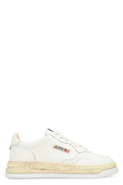 Autry Medalist Low-top Sneakers In White