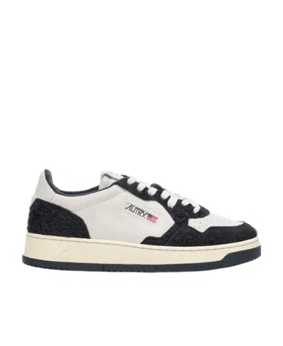 Autry Medalist Lace-up Sneakers In White