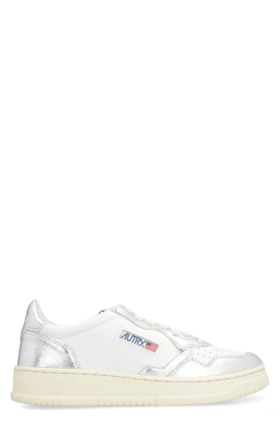 Autry Medalist Low-top Sneakers In White/silver