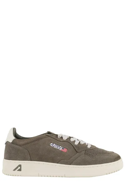 AUTRY AUTRY MEDALIST LOW-TOP SNEAKERS WITH SUEDE UPPER