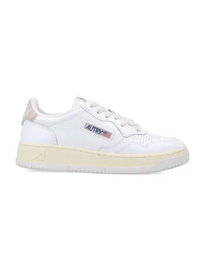 Autry Medalist Low-top Womans Sneakers In White Ivory