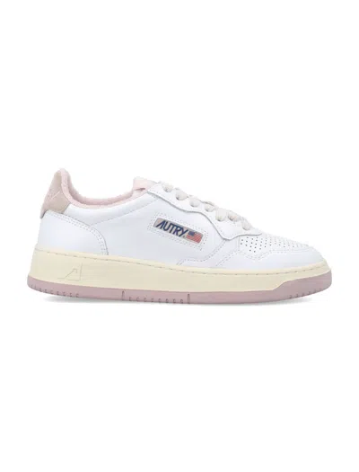 Autry Medalist Low-top Womans Sneakers In White