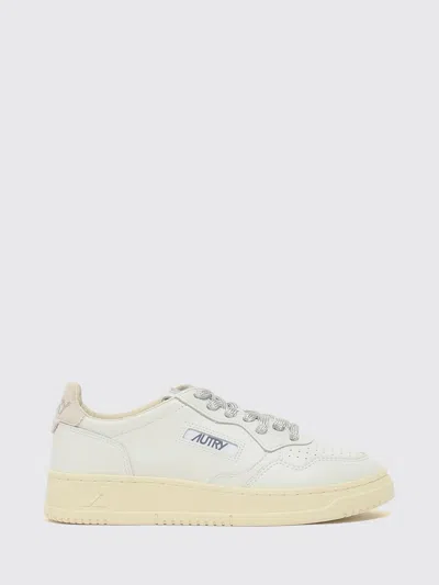 Autry Medalist Low Trainers In Smooth Calfskin With Contrast Details In White