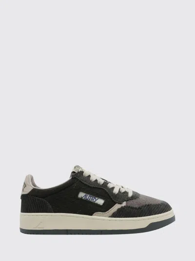 Autry Medalist Low Trainers In Smooth Calfskin With Perforated Toe In Black