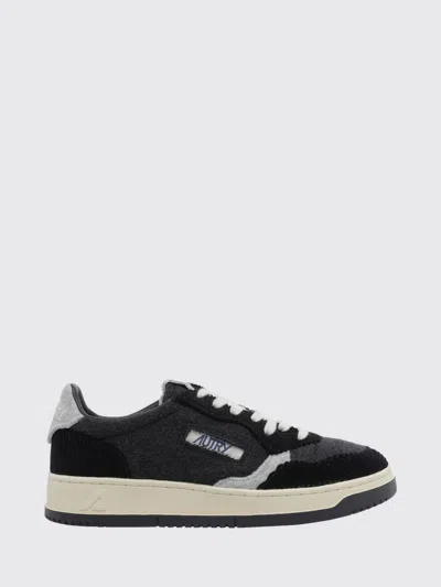Autry Medalist Low Trainers In Smooth Calfskin With Perforated Toe In Black