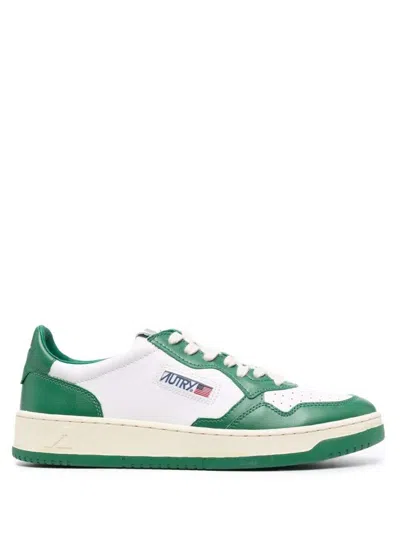 AUTRY MEDALIST LOW WHITE AND GREEN LOW-TOP SNEAKER IN LEATHER MAN