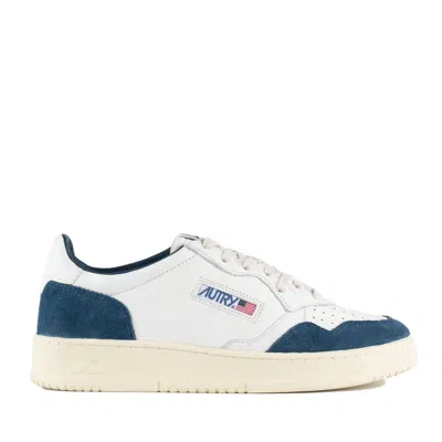 AUTRY AUTRY MEDALIST LOW WHITE LEATHER AND SUEDE CAPRI SNEAKERS