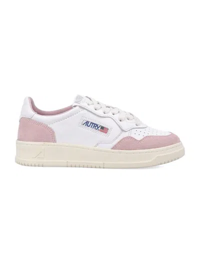 Autry Medalist Low-top Woman's Sneakers In White Pink