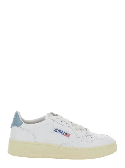 AUTRY 'MEDALIST LOW' WHITE SNEAKERS WITH LOGO DETAIL AND HEEL TAB IN LEATHER WOMAN