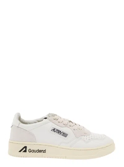 AUTRY 'MEDALIST LOW' WHITE SNEAKERS WITH SUEDE INSERTS AND LOGO PRINT ON PLATFORM