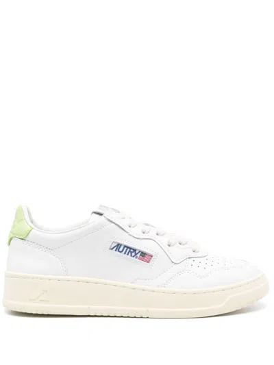 Autry Medalist Low Wom - Leat/leat Shoes In Ll60 Wht/snap Grn