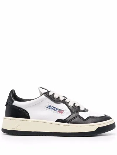 Autry Medalist Low Wom   Leat/leat Wht/bl In Black