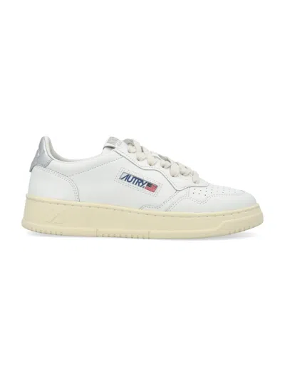 Autry Medalist Low Woman Sneakers In White