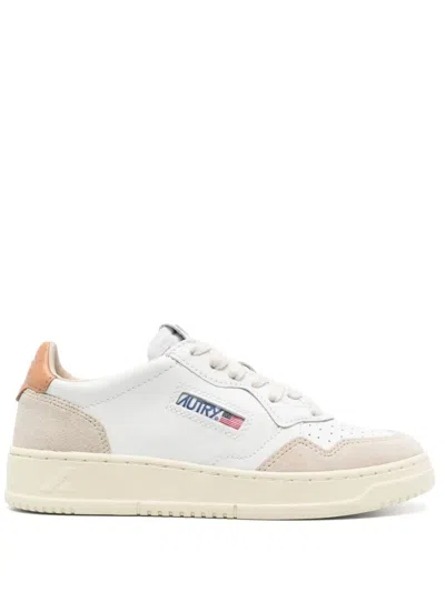 Autry Medalist Low Woman Sneakers In White