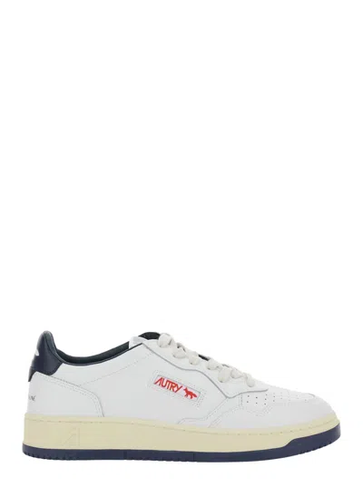 AUTRY 'MEDALIST LOW X MAISON KITSUNÉ' WHITE AND BLUE SNEAKER WITH SIDE LOGO AND LOGO LETTERING ON THE BACK