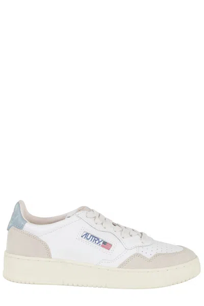 Autry Medalist Medalist Low Sneakers In Bianco E Celeste