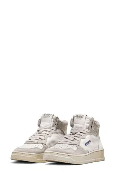 Autry Medalist Mid High Top Sneaker In Neutral