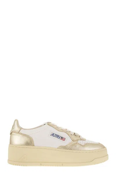 Autry Medalist Platform - Leather Trainers In White/gold