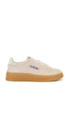 Autry Medalist Low Suede Sneakers In Beige