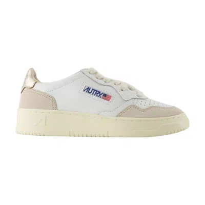 Autry Medalist Sneaker In Gold