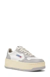 Autry Medalist Sneaker In White/vapor