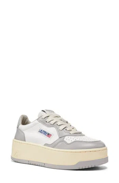 Autry Medalist Sneaker In White/vapor
