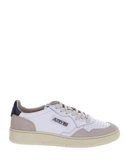 Autry Medalist Sneakers In White