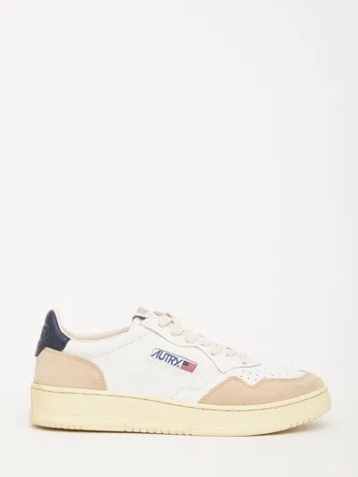 Autry Medalist Sneakers In White