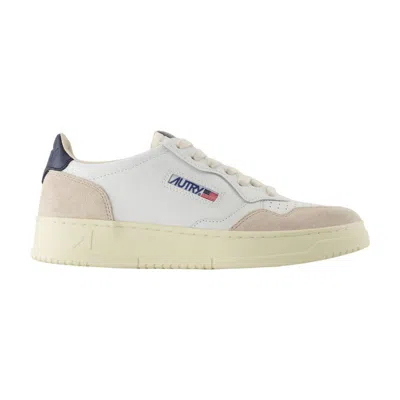 Autry Medalist Sneakers In Neutral