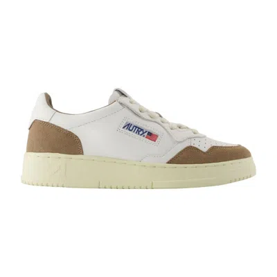 Autry Medalist Sneakers In White