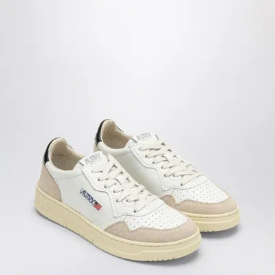 Autry Medalist Sneakers In In White