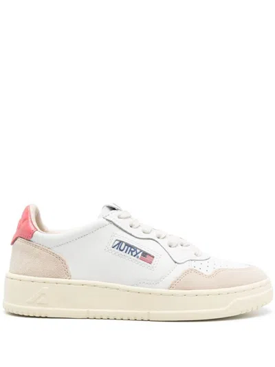 AUTRY AUTRY MEDALIST SNEAKERS IN WHITE LEATHER WITH FUCHSIA HEEL