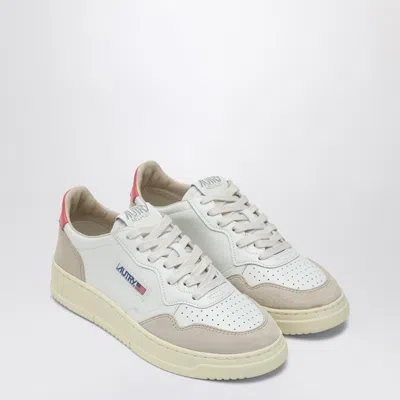 AUTRY AUTRY MEDALIST SNEAKERS IN WHITE/CORAL LEATHER AND SUEDE