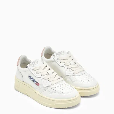 AUTRY AUTRY MEDALIST SNEAKERS IN WHITE/POWDER LEATHER