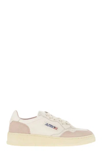 Autry Medalist Sneakers In White/powder Leather And Suede