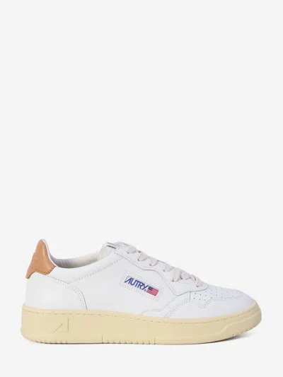Autry Medalist Sneakers In White