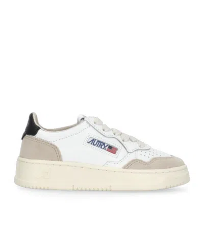 Autry Medalist Sneakers In White