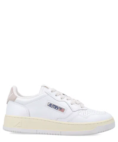 Autry Medalist Sneakers In White