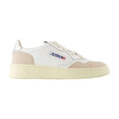 Autry Medalist Sneakers In White