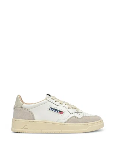 Autry Medalist Sneakers In White