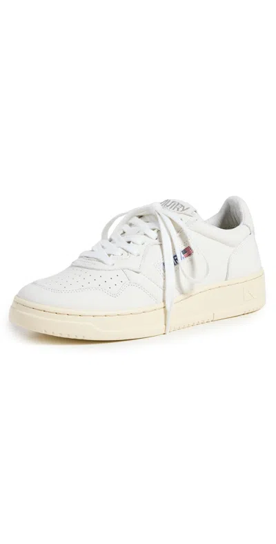 Autry Medalist Sneakers In White