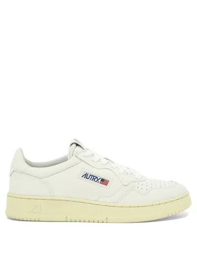 Autry "medalist" Sneakers In White