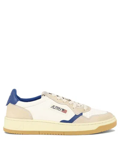 AUTRY AUTRY SNEAKERS MEDALIST LOW IN WHITE AND BLUE LEATHER AND SUEDE